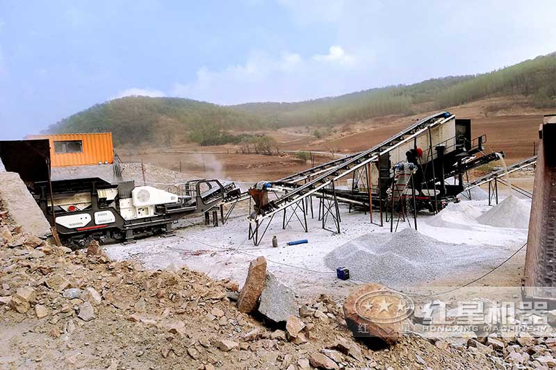 青石移動(dòng)磕石機(jī)現(xiàn)場(chǎng)實(shí)拍 青石移動(dòng)磕石機(jī)現(xiàn)場(chǎng)實(shí)拍