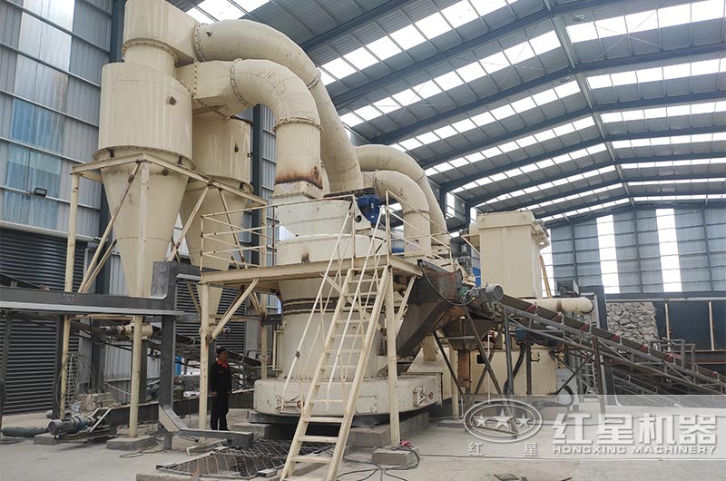 雷蒙磨粉機(jī)現(xiàn)場(chǎng)實(shí)拍 雷蒙磨粉機(jī)現(xiàn)場(chǎng)實(shí)拍