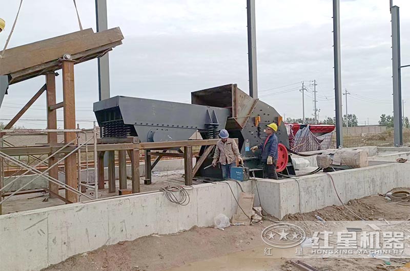紅星錘式破碎機安裝現場 紅星錘式破碎機安裝現場