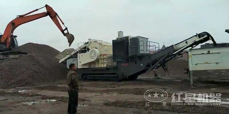 履帶移動式細(xì)碎機現(xiàn)場 履帶移動式細(xì)碎機現(xiàn)場