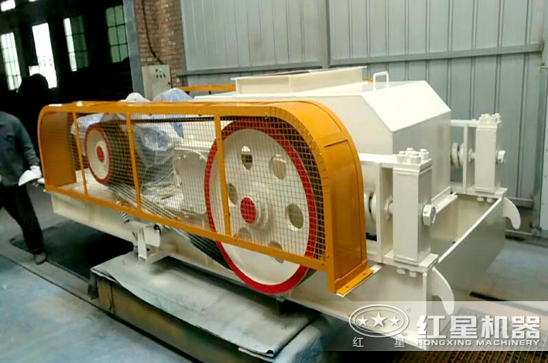 小型對(duì)輥河石沙機(jī) 小型對(duì)輥河石沙機(jī)