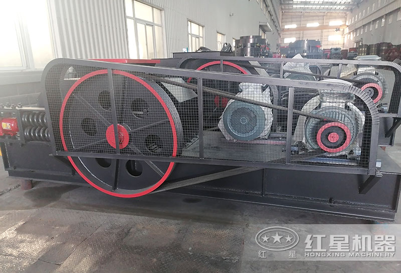 對輥制砂機車間近景實拍 對輥制砂機車間近景實拍